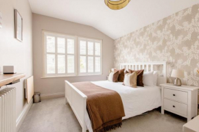 Luxury King-bed Ensuite With Tranquil Garden Views